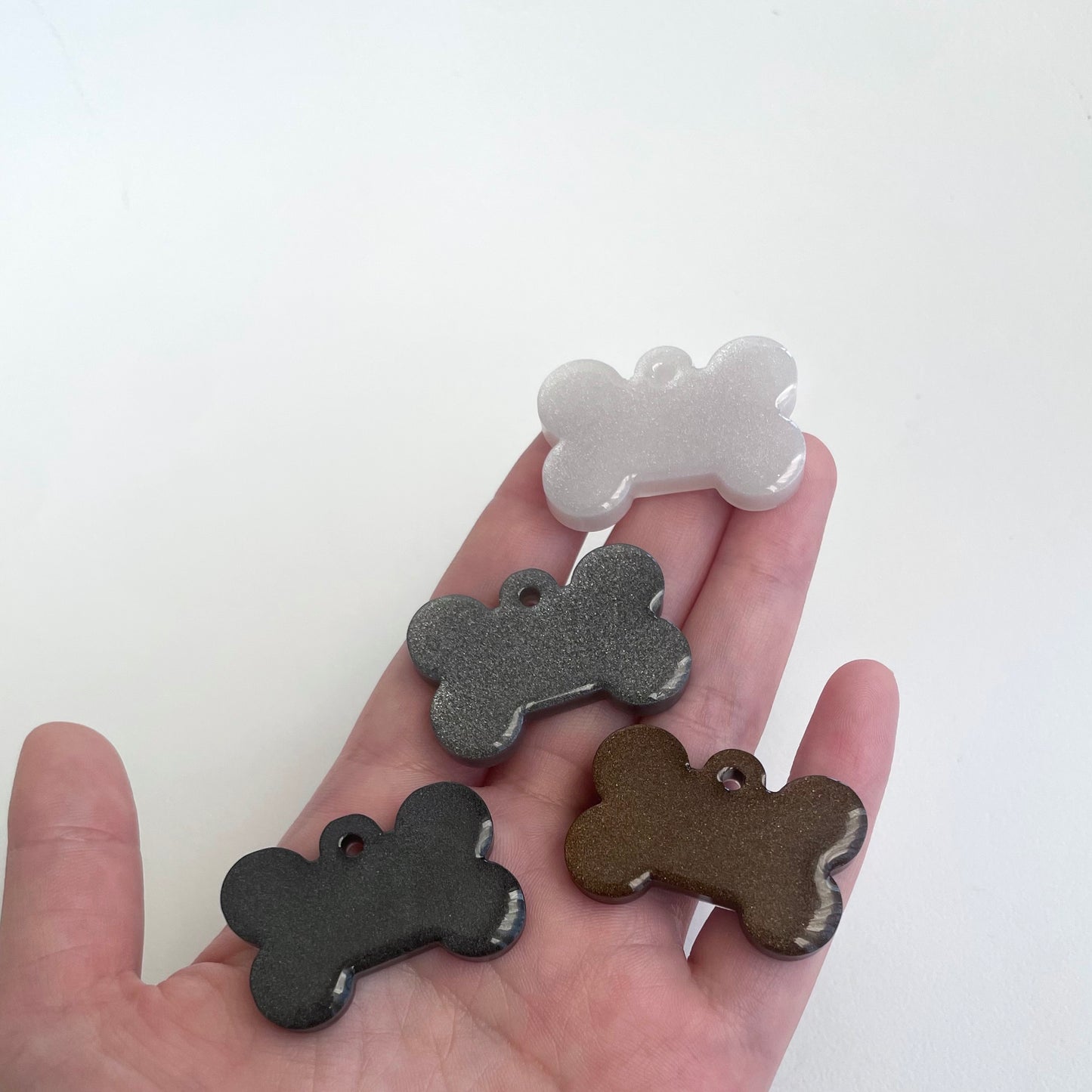 Bone Tag - Twinkle (gray/white/black/brown)